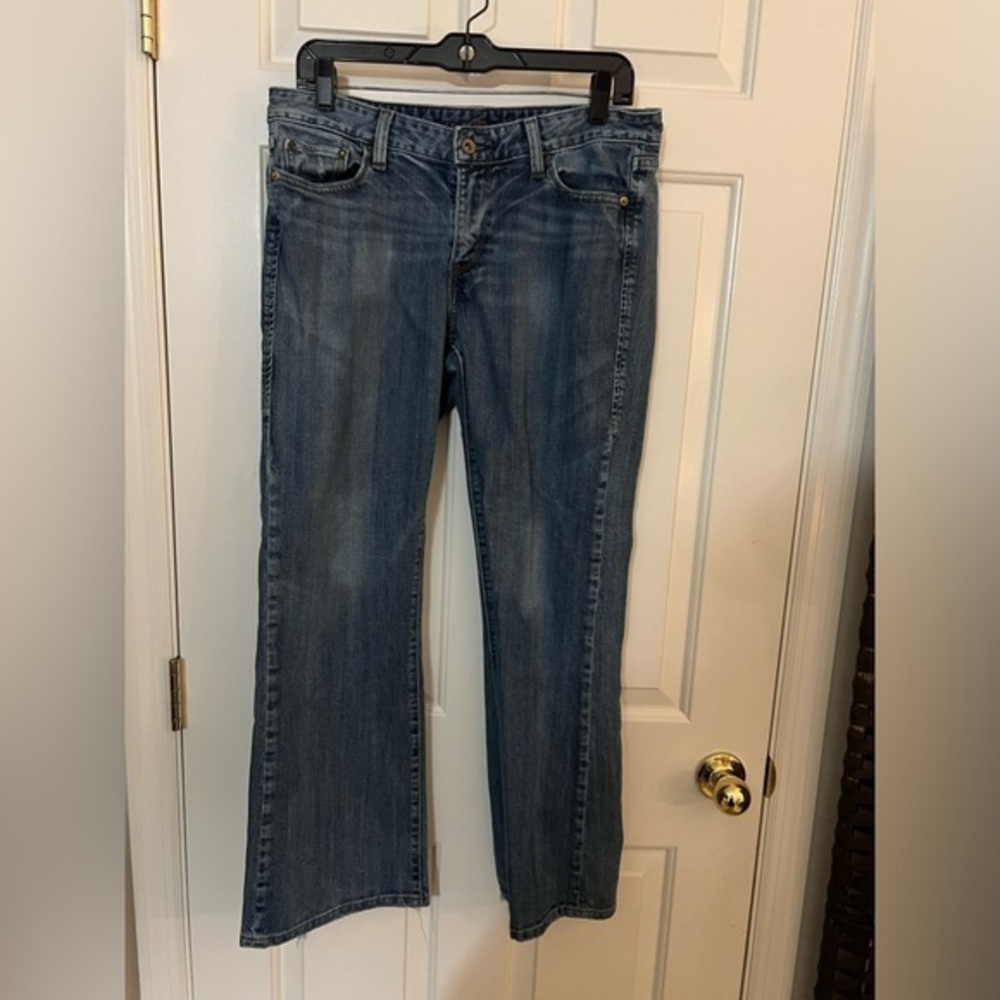 Levi Strauss & Co Mid rise bootcut 553, size 12S/31W